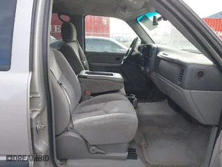 2004 Chevrolet Tahoe Special Service Veh with VIN 1GNEK13V14J221157, listed as a IAAI auction lot 41932600 with 205,296 mi miles. Bid and sale history available at carsss.com. Image 5.