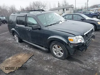 2010 Ford Explorer XLT z VIN 1FMEU7DE7AUA80721, wystawiony jako IAAI lot #41582838 z przebiegiem 120 791 mil mil oraz . Historia ofert i sprzedaży dostępna na DreamBid. Obrazek 1.