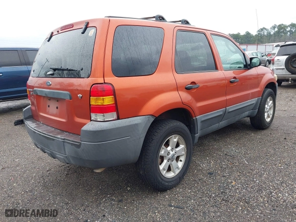 2007 Ford Escape XLT with VIN 1FMYU93177KA38867, listed as a IAAI auction lot 41652994 with 136,730 mi miles. Bid and sale history available at carsss.com. Image 4.