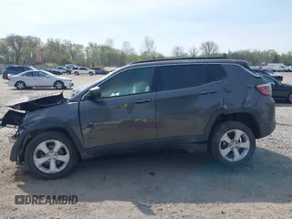 2019 Jeep Compass Latitude z VIN 3C4NJDBB5KT660906, wystawiony jako IAAI lot #42109583 z przebiegiem Nie podano mil oraz . Historia ofert i sprzedaży dostępna na DreamBid. Obrazek 14.