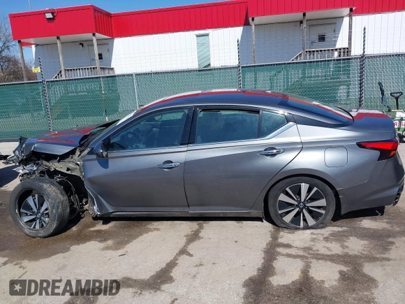 2019 Nissan Altima 2.5 SV with VIN 1N4BL4DV7KC140549, listed as a IAAI auction lot 41779383 with 104,152 mi miles. Bid and sale history available at carsss.com. Image 14.
