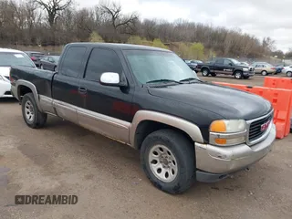 2000 GMC Sierra 1500 SLE z VIN 1GTEK19T6YZ303228, wystawiony jako IAAI lot #42023429 z przebiegiem 216 679 mil mil oraz . Historia ofert i sprzedaży dostępna na DreamBid. Obrazek 1.