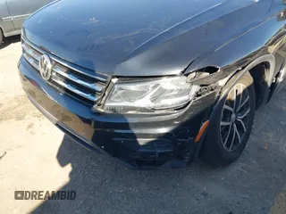 2021 Volkswagen Tiguan SE z VIN 3VV3B7AX4MM095811, wystawiony jako IAAI lot #41476490 z przebiegiem 25 668 mil mil oraz . Historia ofert i sprzedaży dostępna na DreamBid. Obrazek 6.
