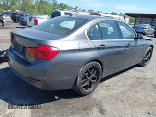 2018 BMW 3 Series 330i xDrive с VIN WBA8D9C50JEM32978, выставлен на аукционе IAAI как лот 41894911 с пробегом 67 474 миль миль и . История ставок и продаж доступна на DreamBid. Изображение 4.