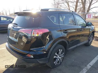 2017 Toyota RAV4 LE z VIN 2T3BFREV6HW543909, wystawiony jako IAAI lot #41668964 z przebiegiem 102 452 mil mil oraz . Historia ofert i sprzedaży dostępna na DreamBid. Obrazek 4.