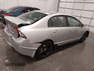 2009 Honda Civic LX z VIN 2HGFA16559H320179, wystawiony jako IAAI lot #41793459 z przebiegiem 172 878 mil mil oraz . Historia ofert i sprzedaży dostępna na DreamBid. Obrazek 4.