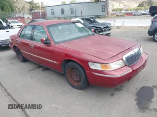 1999 Mercury Grand Marquis GS z VIN 2MEFM74W0XX668509, wystawiony jako IAAI lot #42135881 z przebiegiem 89 872 mil mil oraz . Historia ofert i sprzedaży dostępna na DreamBid. Obrazek 1.