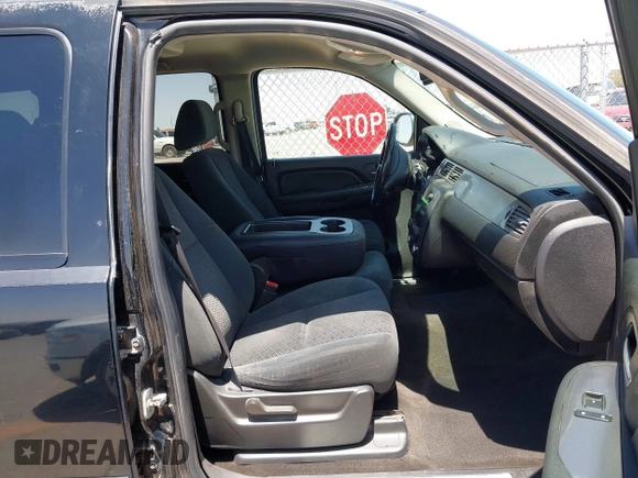 2007 Chevrolet Tahoe LS with VIN 1GNFC13C47J406467, listed as a IAAI auction lot 42081860 with 275,814 mi miles and . Bid and sale history available at DreamBid. Image 5.