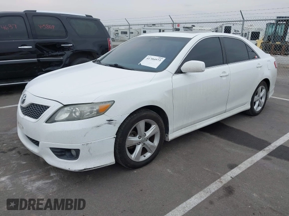2011 Toyota Camry LE z VIN 4T1BF3EK5BU658827, wystawiony jako IAAI lot #41704973 z przebiegiem 212 443 mil mil oraz . Historia ofert i sprzedaży dostępna na DreamBid. Obrazek 2.