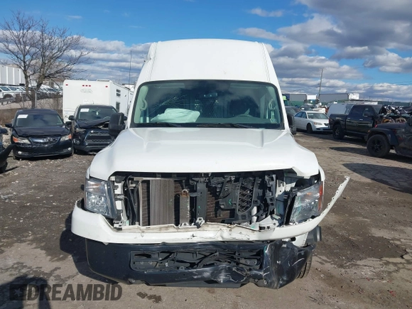 2021 Nissan NV Cargo SV z VIN 1N6BF0LY1MN806850, wystawiony jako IAAI lot #41500860 z przebiegiem 94 928 mil mil oraz . Historia ofert i sprzedaży dostępna na DreamBid. Obrazek 12.