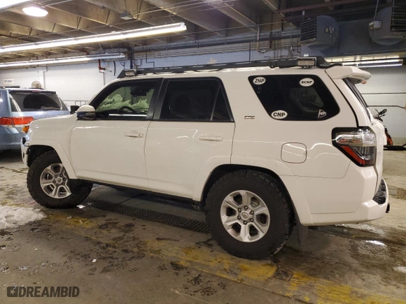 2020 Toyota 4Runner SR5 with VIN JTEBU5JRXL5748135, listed as a Copart auction lot 44117135 with 85,043 mi miles and Salvage Title. Bid and sale history available at carsss.com. Image 2.