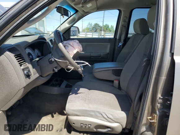 2006 Dodge Dakota SLT z VIN 1D7HW48NX6S709353, wystawiony jako Copart lot #58043225 z przebiegiem 222 008 mil mil oraz Szkoda całkowita • Salvage title. Historia ofert i sprzedaży dostępna na DreamBid. Obrazek 7.