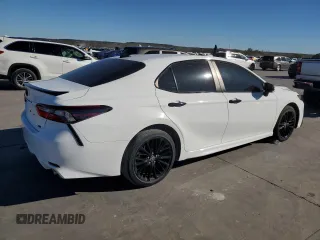 2022 Toyota Camry SE with VIN 4T1G11AK8NU033910, listed as a Copart auction lot 80560594 with 28,298 mi miles and Salvage Title. Bid and sale history available at carsss.com. Image 3.