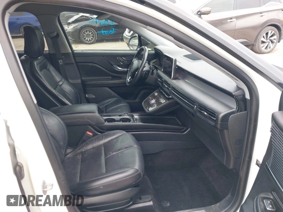 2020 Lincoln Corsair Standard z VIN 5LMCJ1C9XLUL01987, wystawiony jako IAAI lot #42044327 z przebiegiem 98 963 mil mil oraz . Historia ofert i sprzedaży dostępna na DreamBid. Obrazek 5.