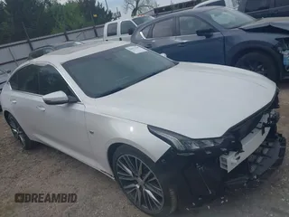 2024 Cadillac CT5 Premium Luxury z VIN 1G6DT5RW3R0129279, wystawiony jako IAAI lot #42011369 z przebiegiem 5 477 mil mil oraz . Historia ofert i sprzedaży dostępna na DreamBid. Obrazek 1.