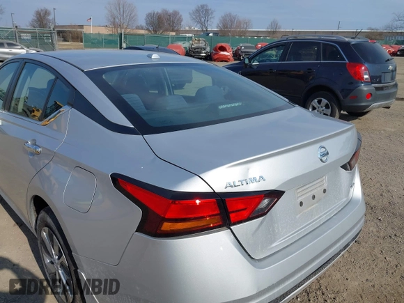 2019 Nissan Altima 2.5 S with VIN 1N4BL4BW0KC142252, listed as a IAAI auction lot 41722876 with 28,677 mi miles. Bid and sale history available at carsss.com. Image 17.