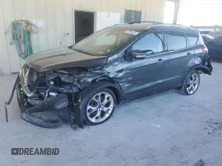 2013 Ford Escape Titanium z VIN 1FMCU0J90DUB77432, wystawiony jako Copart lot #57064475 z przebiegiem 120 496 mil mil oraz Szkody całkowita. Historia ofert i sprzedaży dostępna na DreamBid. Obrazek 1.