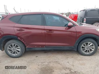 2017 Hyundai Tucson SE z VIN KM8J23A47HU431498, wystawiony jako IAAI lot #42425577 z przebiegiem 83 014 mil mil oraz . Historia ofert i sprzedaży dostępna na DreamBid. Obrazek 13.