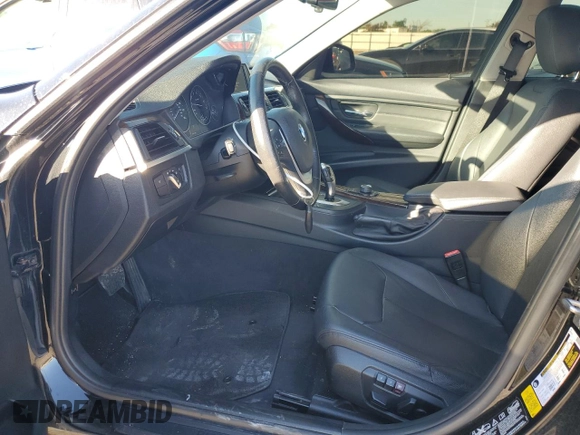 2015 BMW 3 Series 328i xDrive z VIN WBA3B5C56FF960700, wystawiony jako Copart lot #56754225 z przebiegiem 121 966 mil mil oraz Szkoda całkowita • Salvage title. Historia ofert i sprzedaży dostępna na DreamBid. Obrazek 7.