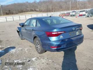 2021 Volkswagen Jetta S z VIN 3VWC57BU0MM054745, wystawiony jako IAAI lot #39772920 z przebiegiem 31 453 mil mil oraz . Historia ofert i sprzedaży dostępna na DreamBid. Obrazek 3.