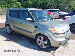 2010 Kia Soul + with VIN KNDJT2A20A7102463, listed as a IAAI auction lot 42093896 with 178,736 mi miles. Bid and sale history available at carsss.com. Image 1.