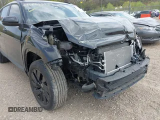 2024 Volkswagen Atlas SE z VIN 1V2KE2CA5RC227558, wystawiony jako IAAI lot #41645555 z przebiegiem 22 117 mil mil oraz . Historia ofert i sprzedaży dostępna na DreamBid. Obrazek 18.
