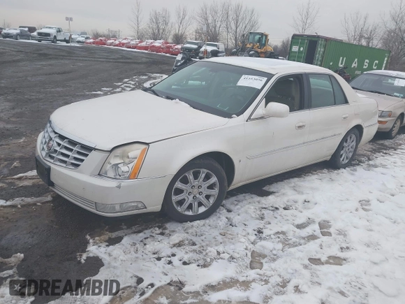 2008 Cadillac DTS 1SA z VIN 1G6KD57Y48U110756, wystawiony jako IAAI lot #41553056 z przebiegiem 67 930 mil mil oraz . Historia ofert i sprzedaży dostępna na DreamBid. Obrazek 2.