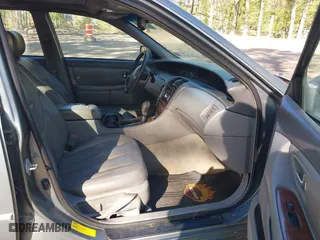 2002 Toyota Avalon XL with VIN 4T1BF28B42U257954, listed as a IAAI auction lot 42050833 with 367,984 mi miles. Bid and sale history available at carsss.com. Image 5.