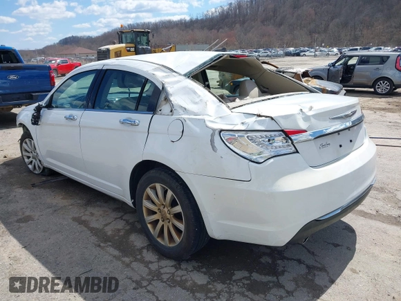 2014 Chrysler 200 Limited z VIN 1C3CCBCGXEN152570, wystawiony jako IAAI lot #41901310 z przebiegiem 135 752 mil mil oraz . Historia ofert i sprzedaży dostępna na DreamBid. Obrazek 3.