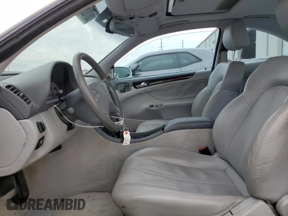 2001 Mercedes-Benz CLK 320/430 z VIN WDBLJ70GX1F185252, wystawiony jako Copart lot #38702633 z przebiegiem 117 864 mil mil oraz Szkoda całkowita • Salvage title. Historia ofert i sprzedaży dostępna na DreamBid. Obrazek 7.