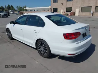 2015 Volkswagen Jetta SE z VIN 3VWD17AJ8FM427248, wystawiony jako IAAI lot #41982151 z przebiegiem 56 526 mil mil oraz . Historia ofert i sprzedaży dostępna na DreamBid. Obrazek 3.