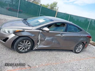 2016 Hyundai Elantra SE z VIN 5NPDH4AE6GH656681, wystawiony jako IAAI lot #41941750 z przebiegiem 110 289 mil mil oraz . Historia ofert i sprzedaży dostępna na DreamBid. Obrazek 14.