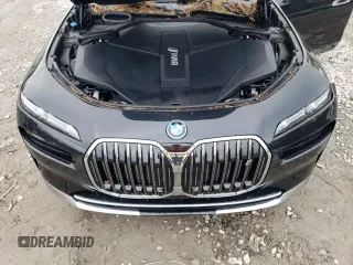 2023 BMW i7 xDrive60 z VIN WBY53EJ01PCM98516, wystawiony jako Copart lot #85778524 z przebiegiem 397 mil mil oraz Szkody całkowita. Historia ofert i sprzedaży dostępna na DreamBid. Obrazek 11.