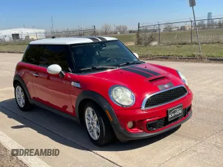 2011 MINI Hardtop S with VIN WMWSV3C57BTY20433, listed as a Copart auction lot 49290455 with 156,698 mi miles and Clean Title. Bid and sale history available at DreamBid. Image 1.