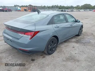2021 Hyundai Elantra SEL with VIN KMHLM4AG6MU212660, listed as a IAAI auction lot 40806363 with 32,208 mi miles. Bid and sale history available at carsss.com. Image 4.