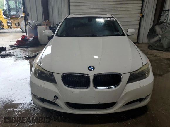 2009 BMW 3 Series 328i xDrive with VIN WBAPK53579A513151, listed as a Copart auction lot 63041215 with 164,631 mi miles and Salvage title. Bid and sale history available at DreamBid. Image 5.