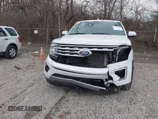 2020 Ford Expedition Limited z VIN 1FMJU1KT8LEB01943, wystawiony jako IAAI lot #41728571 z przebiegiem 84 002 mil mil oraz . Historia ofert i sprzedaży dostępna na DreamBid. Obrazek 12.