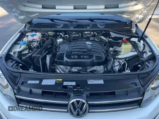 2014 Volkswagen Touareg Sport with VIN WVGEF9BP7ED003332, listed as a Copart auction lot 63043535 with 179,727 mi miles and Salvage title. Bid and sale history available at DreamBid. Image 7.