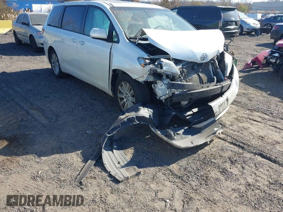 2015 Toyota Sienna Limited z VIN 5TDDK3DC4FS101226, wystawiony jako IAAI lot #40755063 z przebiegiem 153 793 mil mil oraz . Historia ofert i sprzedaży dostępna na DreamBid. Obrazek 1.