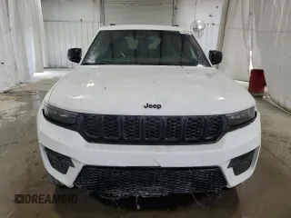 2023 Jeep Grand Cherokee Altitude z VIN 1C4RJHAGXPC640577, wystawiony jako Copart lot #56927745 z przebiegiem Nie podano mil oraz Czysty tytuł • Clean title. Historia ofert i sprzedaży dostępna na DreamBid. Obrazek 5.