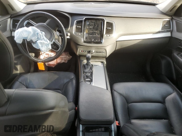 2021 Volvo XC90 Momentum with VIN YV4102PK8M1715421, listed as a Copart auction lot 46662945 with 30,737 mi miles and Salvage Title. Bid and sale history available at carsss.com. Image 8.