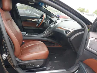 2017 Lincoln MKZ Reserve z VIN 3LN6L5EC4HR619712, wystawiony jako IAAI lot #41899418 z przebiegiem 77 481 mil mil oraz . Historia ofert i sprzedaży dostępna na DreamBid. Obrazek 5.