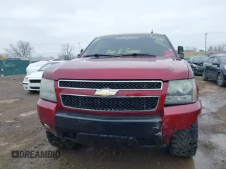 2010 Chevrolet Suburban LT with VIN 1GNUKJE38AR274572, listed as a IAAI auction lot 42022321 with 260,690 mi miles. Bid and sale history available at carsss.com. Image 13.