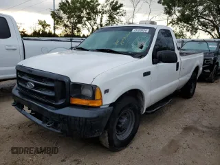 2000 Ford Super Duty F-250 XL with VIN 1FTNF20L8YEA71116, listed as a Copart auction lot 73739324 with 303,338 mi miles and Salvage Title. Bid and sale history available at carsss.com. Image 1.
