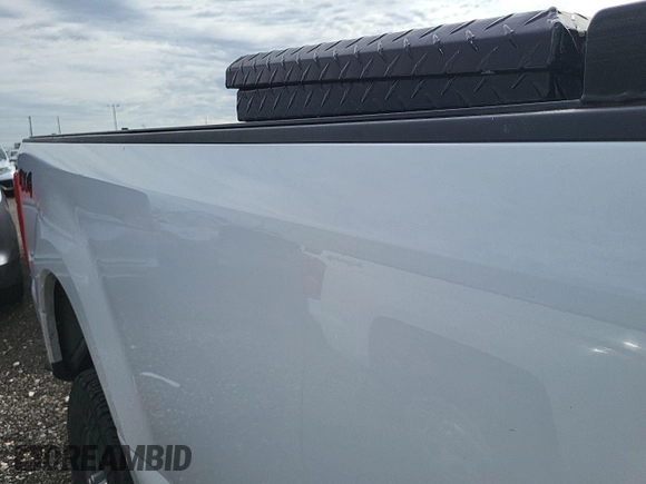 2019 Ford F-250 XL with VIN 1FT7W2B61KEG23823, listed as a IAAI auction lot 42670848 with 186,760 mi miles and . Bid and sale history available at DreamBid. Image 5.