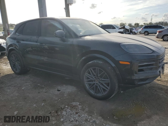 2024 Porsche Cayenne with VIN WP1AA2AY9RDA07583, listed as a Copart auction lot 84632814 with 5,260 mi miles and Salvage title. Bid and sale history available at DreamBid. Image 4.