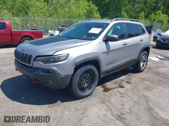 2020 Jeep Cherokee Trailhawk z VIN 1C4PJMBX1LD590087, wystawiony jako IAAI lot #42027620 z przebiegiem 91 033 mil mil oraz . Historia ofert i sprzedaży dostępna na DreamBid. Obrazek 18.