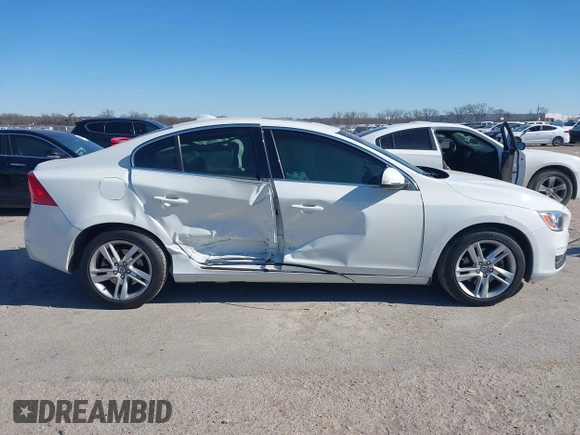 2015 Volvo S60 T5 Drive-E Premier z VIN YV140MFKXF1351769, wystawiony jako IAAI lot #41392860 z przebiegiem 56 920 mil mil oraz . Historia ofert i sprzedaży dostępna na DreamBid. Obrazek 13.
