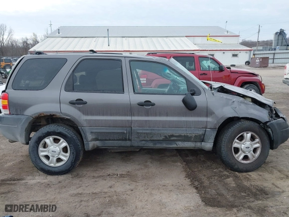 2004 Ford Escape XLT with VIN 1FMCU93104KA88855, listed as a IAAI auction lot 41433173 with 136,355 mi miles. Bid and sale history available at carsss.com. Image 14.
