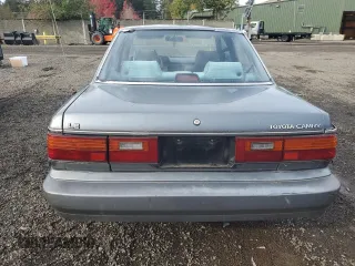 1988 Toyota Camry LE z VIN JT2SV22E0J0237998, wystawiony jako Copart lot #78850584 z przebiegiem 165 880 mil mil oraz Szkoda całkowita • Salvage title. Historia ofert i sprzedaży dostępna na DreamBid. Obrazek 6.
